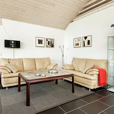 Three-bedroom Holiday In 5 בית נופש Fårvang