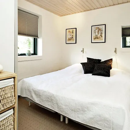 Three-bedroom Holiday In 5 * Fårvang