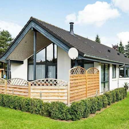 Three-bedroom Holiday In 5