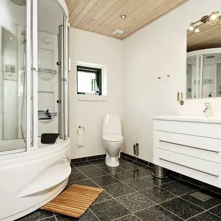 Three-bedroom Holiday In 5 בית נופש Fårvang